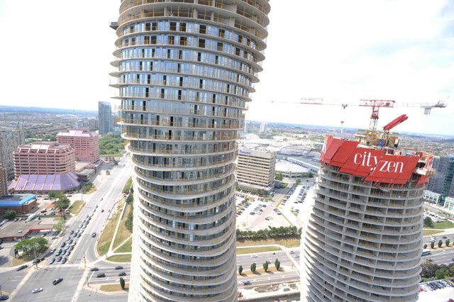 C&aacute;c tầng của t&ograve;a nh&agrave; Absolute Tower c&oacute; thể xoay 209 độ, tổng cộng 56 tầng nh&agrave; sẽ c&ugrave;ng xoay theo một nhịp để lu&ocirc;n tạo n&ecirc;n h&igrave;nh d&aacute;ng ấn tượng như th&acirc;n h&igrave;nh đồng hồ c&aacute;t của Marilyn Monroe.