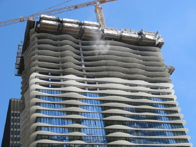 Ban c&ocirc;ng c&oacute; chiều rộng từ 0 - 2,4m v&agrave; được lấy &yacute; tưởng từ những kh&iacute;a đ&aacute; v&ocirc;i lộ ra ngo&agrave;i vốn rất phổ biến quanh v&ugrave;ng hồ lớn.