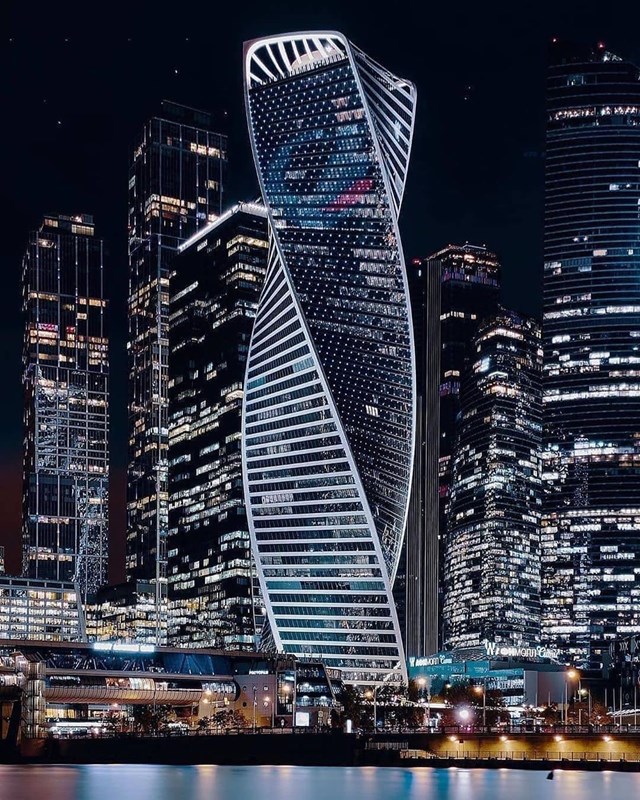 T&ograve;a th&aacute;p ban đầu được x&acirc;y dựng với &yacute; định trở th&agrave;nh một cung điện th&agrave;nh phố hay 