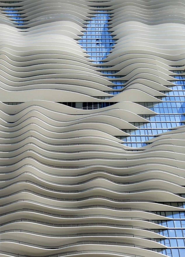 Mỗi ban c&ocirc;ng của t&ograve;a th&aacute;p đều l&agrave; độc nhất, nh&oacute;m thi c&ocirc;ng đ&atilde; phải t&iacute;nh to&aacute;n l&agrave;m sao để đổ b&ecirc; t&ocirc;ng theo thời gian v&agrave; c&aacute;ch thức hợp l&yacute;, hiệu quả nhất. Do đ&oacute;, c&aacute;c c&ocirc;ng nh&acirc;n&nbsp;phải l&ecirc;n lịch đổ những tấm b&ecirc; t&ocirc;ng d&agrave;y 20cm một c&aacute;ch cụ thể.