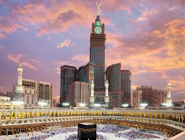 Th&aacute;p Abraj Al-Bait hay c&oacute; t&ecirc;n gọi kh&aacute;c l&agrave; Th&aacute;p đồng hồ ho&agrave;ng gia Makkah, l&agrave; một c&ocirc;ng tr&igrave;nh phức hợp chọc trời nằm ở Makkah (Mecca), Ả rập Saudi.