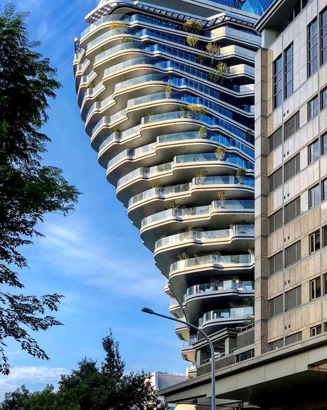 Mỗi tầng, c&aacute;c căn hộ được giới chuy&ecirc;n gia t&iacute;nh to&aacute;n, thiết kế sao vừa giảm được ti&ecirc;u thụ năng lượng nhưng vẫn tận dụng được &aacute;nh s&aacute;ng, tận dụng hệ thống th&ocirc;ng gi&oacute; tự nhi&ecirc;n.