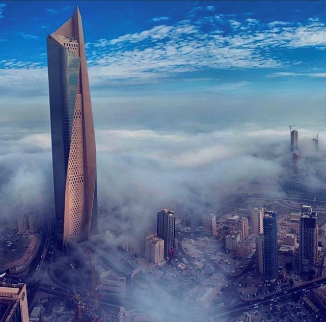 Cao 412m, với 74 tầng,&nbsp;Al Hamra Firdous c&oacute; cấu tr&uacute;c cuộn tr&ograve;n độc đ&aacute;o.