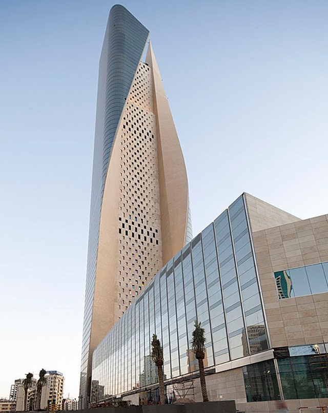 Thiết kế n&agrave;y được tạo ra gi&uacute;p tăng tối đa tầm nh&igrave;n v&agrave; giảm thiểu sức n&oacute;ng hấp thụ từ &aacute;nh s&aacute;ng mặt trời sa mạc ở ph&iacute;a Nam.&nbsp;