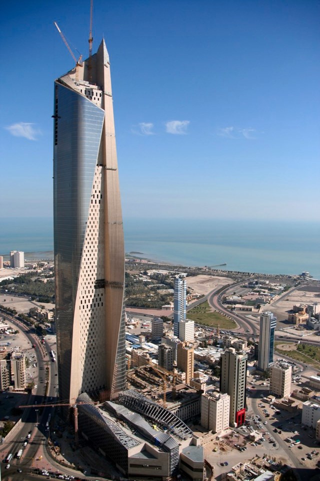 T&ograve;a cao ốc được x&acirc;y tr&ecirc;n diện t&iacute;ch 10.000m2, với tổng diện t&iacute;ch 195.000m2 bao gồm văn ph&ograve;ng l&agrave;m việc, c&acirc;u lạc bộ, trung t&acirc;m thương mại...