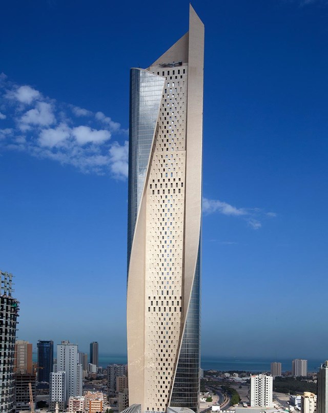 Với mục ti&ecirc;u tối đa h&oacute;a tầm nh&igrave;n, mỗi s&agrave;n sẽ được đục một phần tư chuyển từ ph&iacute;a T&acirc;y sang ph&iacute;a Đ&ocirc;ng tạo n&ecirc;n một khối đ&aacute; đi&ecirc;u khắc mang vẻ đẹp hiện đại v&agrave; tinh tế.&nbsp;C&aacute;c bức tường xuy&ecirc;n suốt ph&iacute;a T&acirc;y sang Đ&ocirc;ng được kho&aacute;c lớp &aacute;o k&iacute;nh nối liền, l&agrave;m t&ocirc; th&ecirc;m vẻ đẹp hiện đại v&agrave; độc đ&aacute;o của t&ograve;a nh&agrave;.