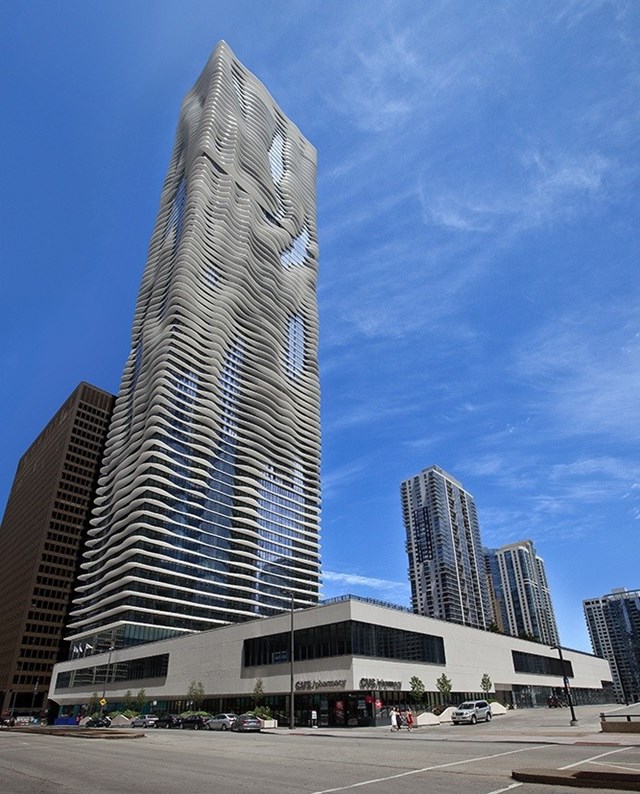 Ngo&agrave;i đặc t&iacute;nh th&acirc;n thiện m&ocirc;i trường, th&aacute;p Aqua cũng sử dụng nhiều vật liệu &ldquo;xanh&rdquo;, bộ thiết bị gi&uacute;p t&aacute;i tạo năng lượng để vận h&agrave;nh t&ograve;a nh&agrave;.