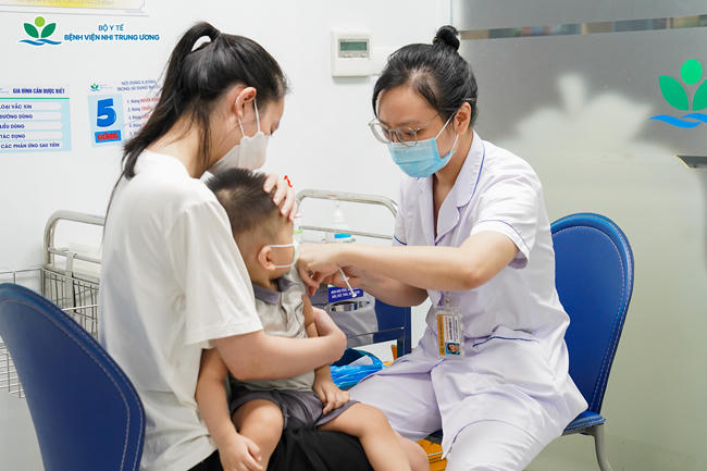 Tiến sĩ Bệnh viện Nhi Trung ương lý giải việc bệnh não mô cầu có tỷ lệ mắc thấp nhưng vẫn dễ xảy ra bùng phát