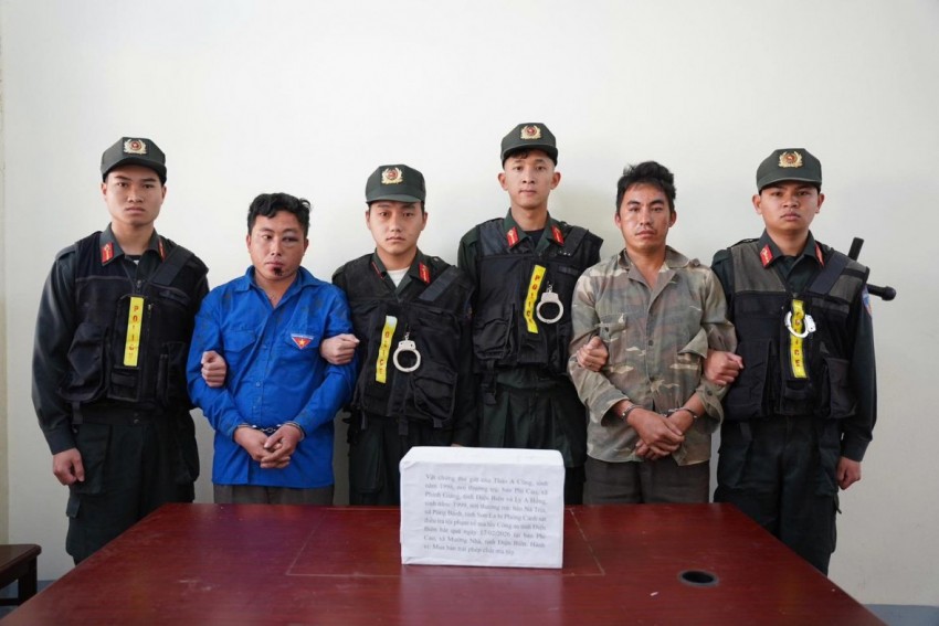 Trao thưởng đột xuất các cá nhân, tập thể triệt phá thành công chuyên án ma tuý lớn ngày mùng 1 Tết Trao thưởng đột xuất các cá nhân, tập thể triệt phá thành công chuyên án ma tuý lớn ngày mùng 1 Tết