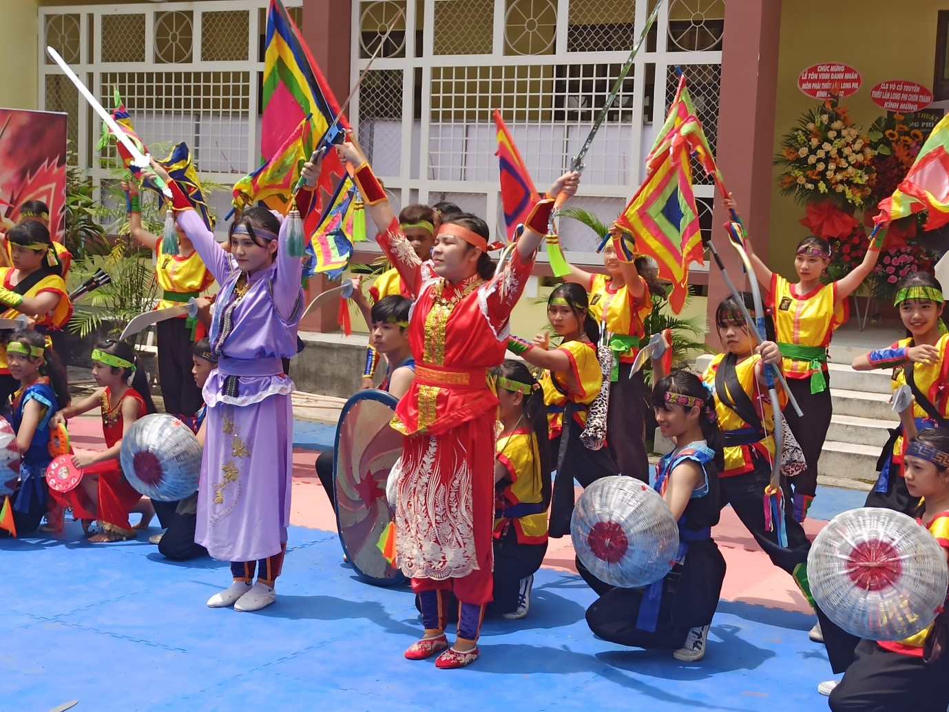 Cuộc khởi nghĩa Hai Bà Trưng được sân khấu hóa do Đại Võ Sư Nguyễn Văn Trí biên đạo, dàn dựng.