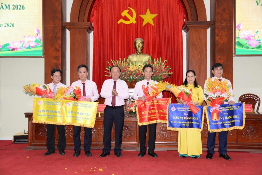 Ngân hàng CSXH Đồng Tháp không ngừng nâng cao chất lượng và trách nhiệm phục vụ Nhân dân