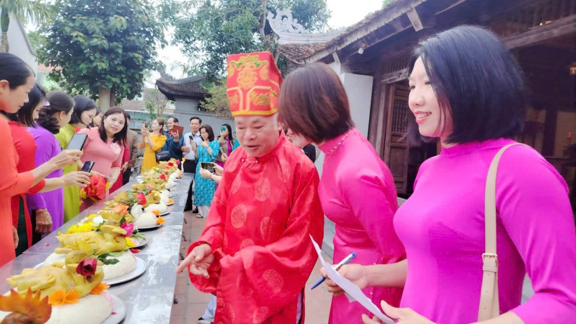 Đặc sắc phần thi làm cỗ xôi gà. Đặc sắc phần thi làm cỗ xôi gà.