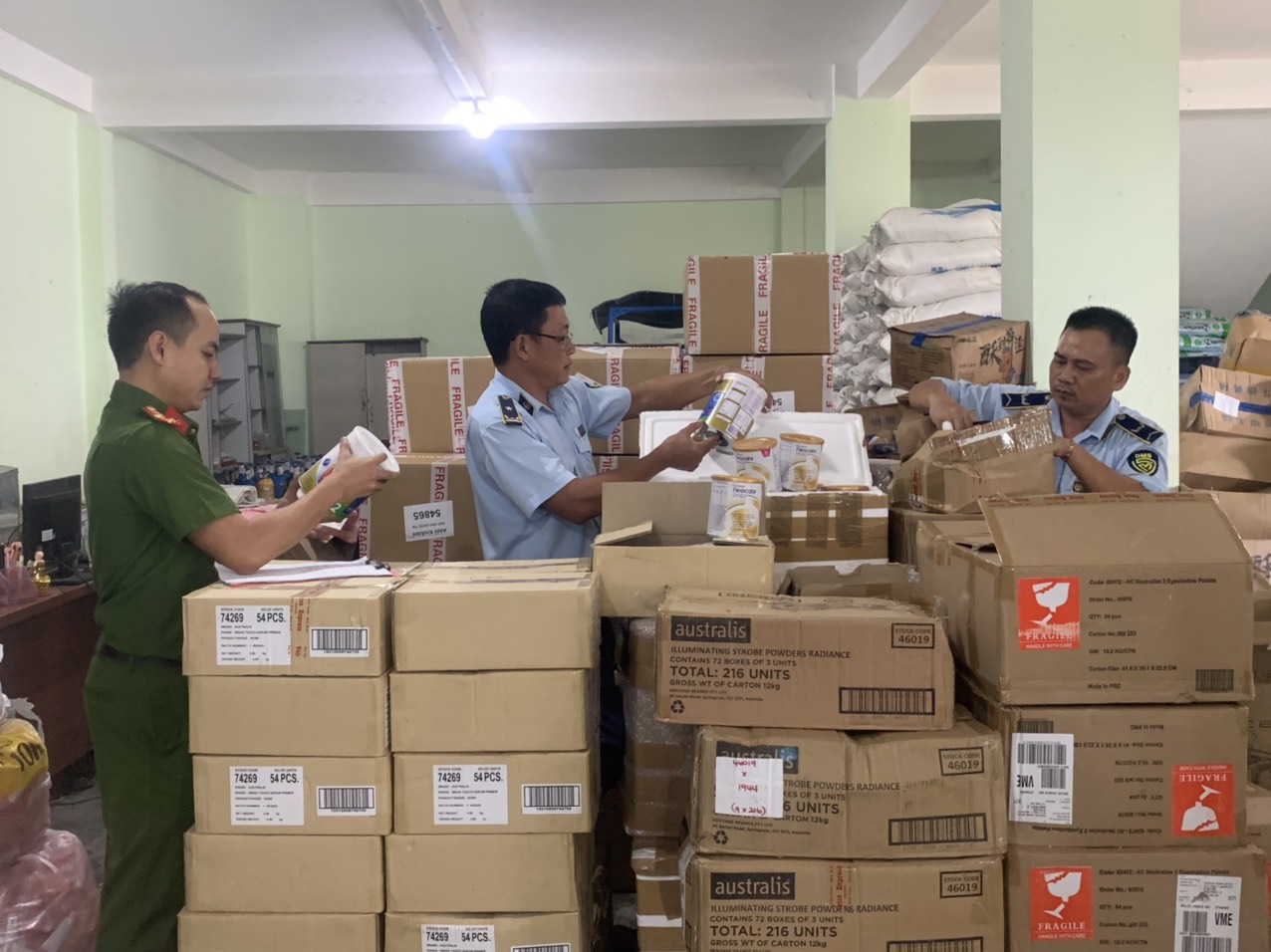 Hộp thư ngày 21/12: Phòng khám YC Beauty bị đình chỉ vẫn hoạt động; Công ty SNAIL WHITE kinh doanh hàng giả