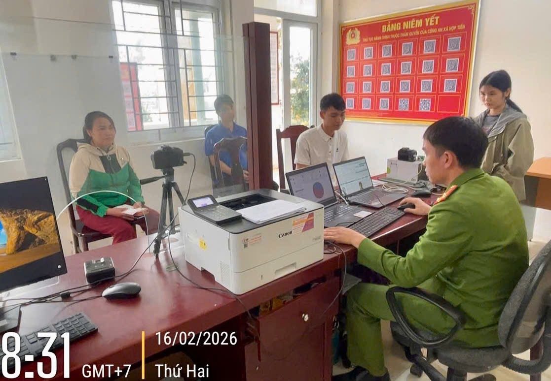 Công an Nghệ An: Cấp căn cước và tài khoản định danh điện tử cho công dân “xuyên Tết”