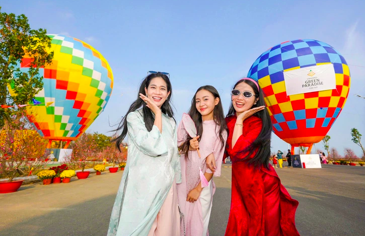 Lễ hội xuân Cần Giờ thu hút hơn 10.000 người dân và du khách đến tham quan, trải nghiệm trong ngày khai mạc - Ảnh: TTO Lễ hội xuân Cần Giờ thu hút hơn 10.000 người dân và du khách đến tham quan, trải nghiệm trong ngày khai mạc - Ảnh: TTO