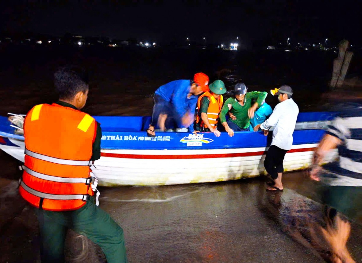 BĐBP Cà Mau kịp thời cứu thuyền viên nghi nhồi máu cơ tim trên biển BĐBP Cà Mau kịp thời cứu thuyền viên nghi nhồi máu cơ tim trên biển