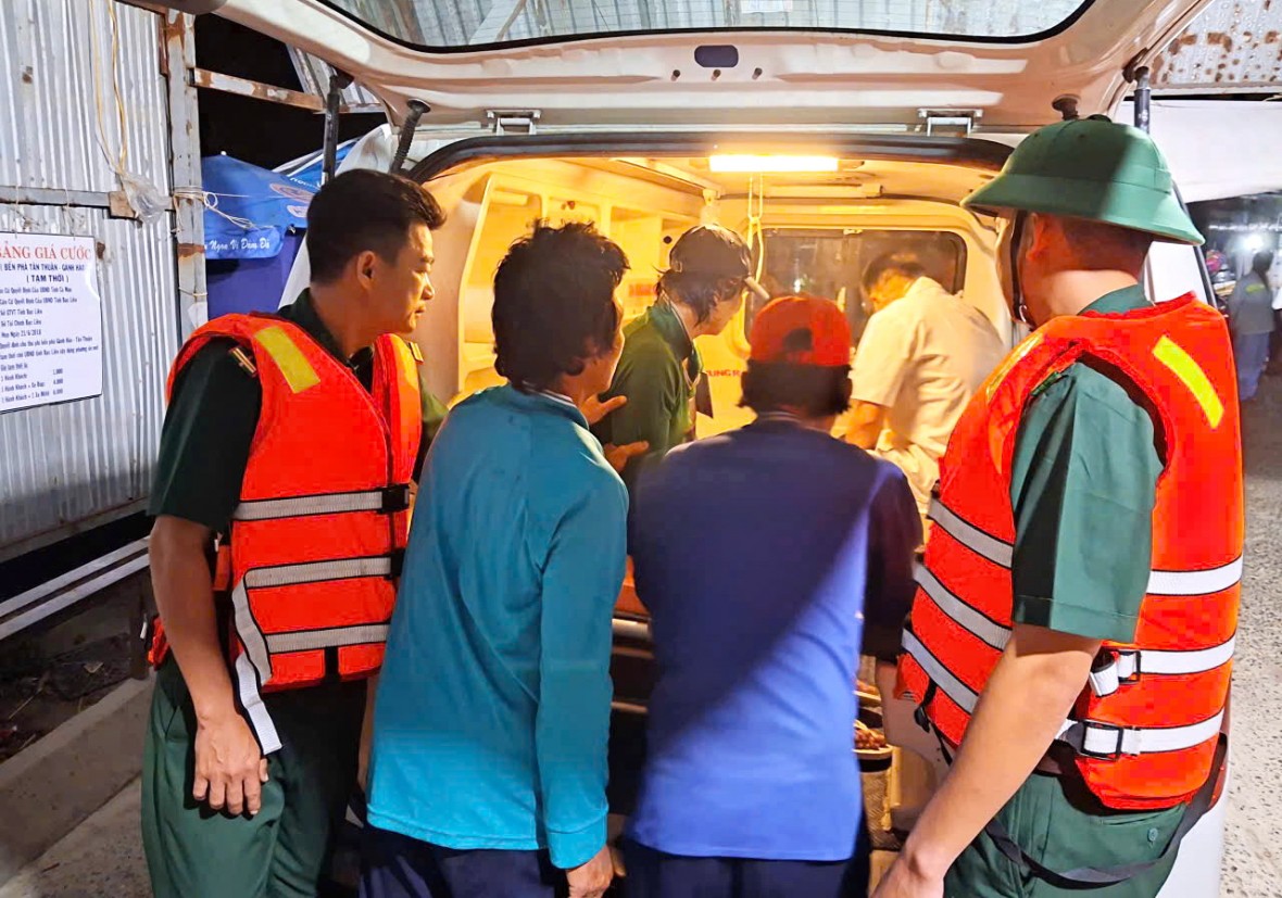 BĐBP Cà Mau kịp thời cứu thuyền viên nghi nhồi máu cơ tim trên biển BĐBP Cà Mau kịp thời cứu thuyền viên nghi nhồi máu cơ tim trên biển