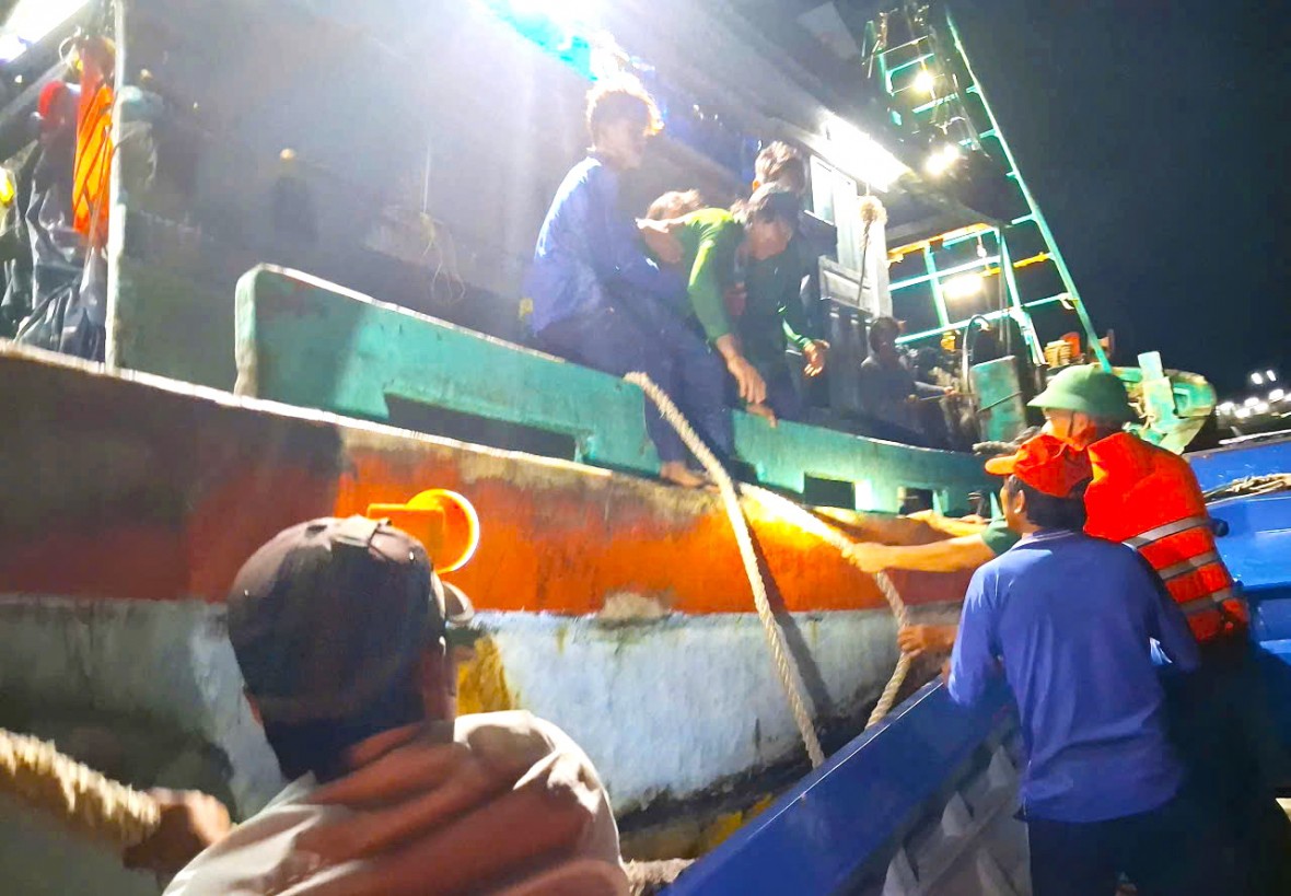 BĐBP Cà Mau kịp thời cứu thuyền viên nghi nhồi máu cơ tim trên biển BĐBP Cà Mau kịp thời cứu thuyền viên nghi nhồi máu cơ tim trên biển