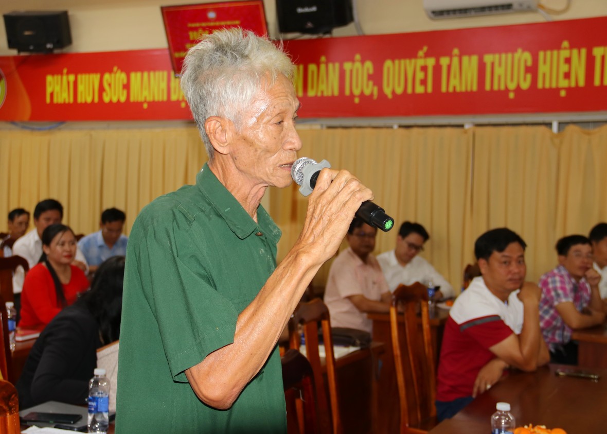 Thứ trưởng Bộ Tư pháp Phan Chí Hiếu tiếp xúc, lắng nghe kiến nghị của cử tri Sông Đốc