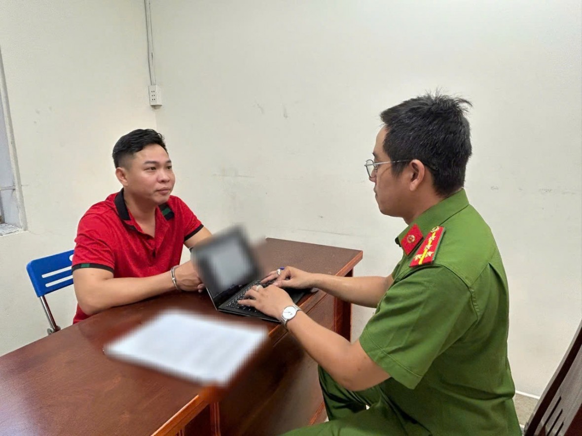 Cơ quan Cảnh sát điều tra Công an Thành phố Hồ Chí Minh lấy lời khai đối tượng Nguyễn Huỳnh Vũ. (Ảnh: Bộ Công an) Cơ quan Cảnh sát điều tra Công an Thành phố Hồ Chí Minh lấy lời khai đối tượng Nguyễn Huỳnh Vũ. (Ảnh: Bộ Công an)