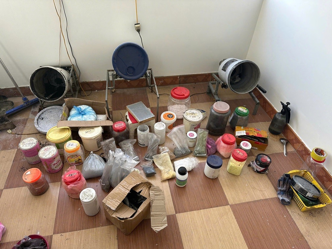 Chế tạo pháo nổ thủ công, trái phép tiềm ẩn nguy cơ cháy nổ - Ảnh Công an Nghệ An. Chế tạo pháo nổ thủ công, trái phép tiềm ẩn nguy cơ cháy nổ - Ảnh Công an Nghệ An.