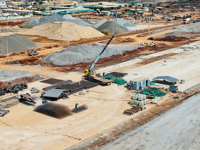 Ng&agrave;y 19/12, s&acirc;n bay Long Th&agrave;nh đ&oacute;n 3 chuyến bay khai trương; đầu năm mới, c&ocirc;ng trường vẫn tăng tốc thi c&ocirc;ng.