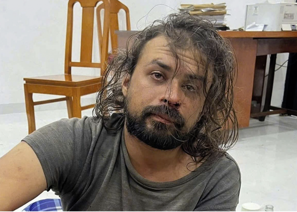 Nghi phạm Damian Shrimanker tại trụ sở công an. Ảnh C.A tỉnh Lâm Đồng Nghi phạm Damian Shrimanker tại trụ sở công an. Ảnh C.A tỉnh Lâm Đồng