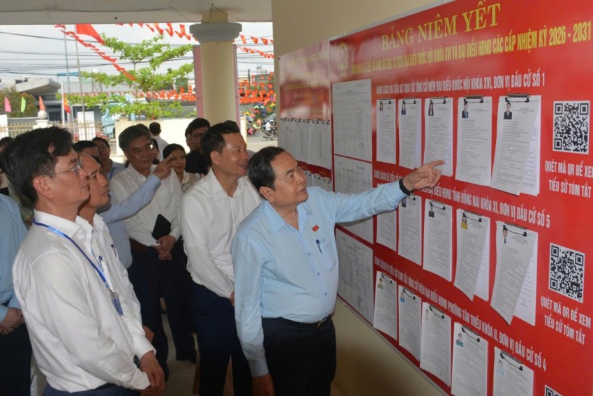 Ông Trần Thanh Mẫn, Ủy viên Bộ Chính trị, Chủ tịch Quốc hội, Chủ tịch Hội đồng Bầu cử quốc gia cùng đoàn kiểm tra, giám sát đã kiểm tra thực tế tại khu vực bỏ phiếu số 17, phường Tân Triều sáng ngày 5/3. Ông Trần Thanh Mẫn, Ủy viên Bộ Chính trị, Chủ tịch Quốc hội, Chủ tịch Hội đồng Bầu cử quốc gia cùng đoàn kiểm tra, giám sát đã kiểm tra thực tế tại khu vực bỏ phiếu số 17, phường Tân Triều sáng ngày 5/3.