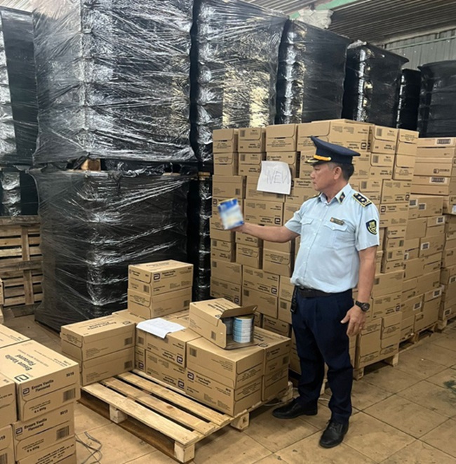 Các sản phẩm sữa giả đều có mã QR, khi khách hàng kiểm tra đều ra mã QR của sản phẩm thật