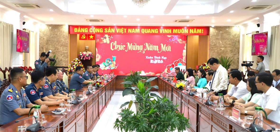 Đoàn đại biểu Bộ Tư lệnh Hiến binh Hoàng gia Campuchia thăm và chúc tết tỉnh An Giang