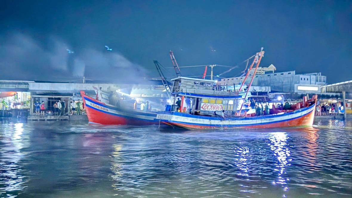 BĐBP Cà Mau kịp thời chống chế nhiều vụ cháy tàu cá, bảo đảm an toàn cho ngư dân, vững vàng nơi tuyến biển