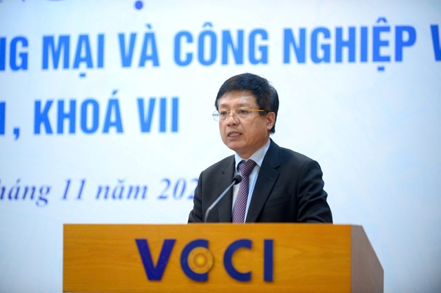 &Ocirc;ng Hồ Sỹ H&ugrave;ng - T&acirc;n Chủ tịch VCCI ph&aacute;t biểu tại hội nghị.