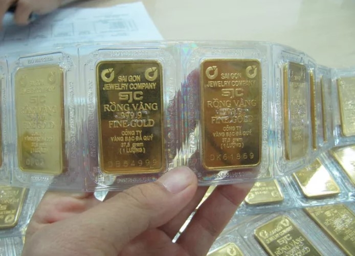 Giá vàng trong nước tiếp tục giảm mạnh