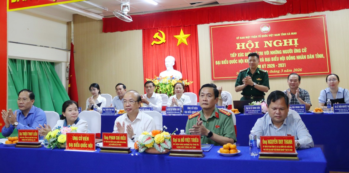 Thứ trưởng Bộ Tư pháp Phan Chí Hiếu tiếp xúc, lắng nghe kiến nghị của cử tri Sông Đốc Thứ trưởng Bộ Tư pháp Phan Chí Hiếu tiếp xúc, lắng nghe kiến nghị của cử tri Sông Đốc