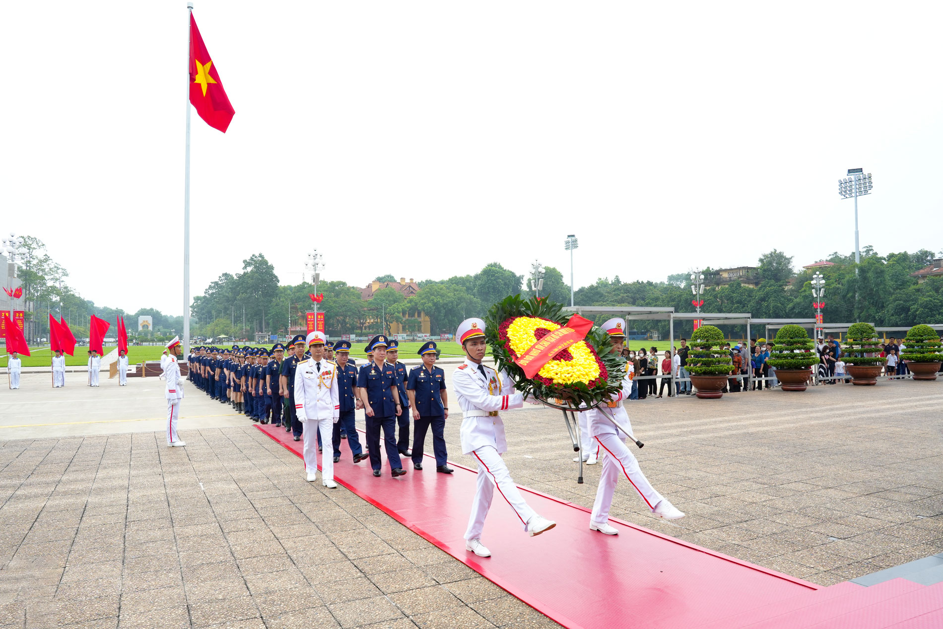 Cán bộ, chiến sĩ Lực lượng Cảnh sát biển báo công dâng Bác