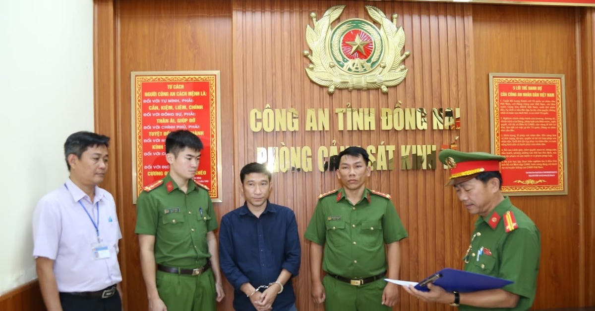 Khởi tố, bắt tạm giam 2 bị can đổ trái phép hơn 567 tấn chất thải da bò ra môi trường