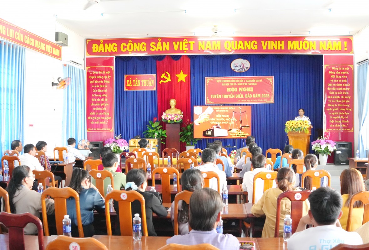 Ngư dân Cà Mau đồng hành cùng cả nước gỡ