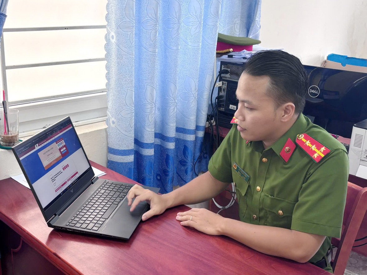 Công an Cà Mau triển khai “nhiệm vụ kép”, sẵn sàng cho ngày bầu cử Công an Cà Mau triển khai “nhiệm vụ kép”, sẵn sàng cho ngày bầu cử