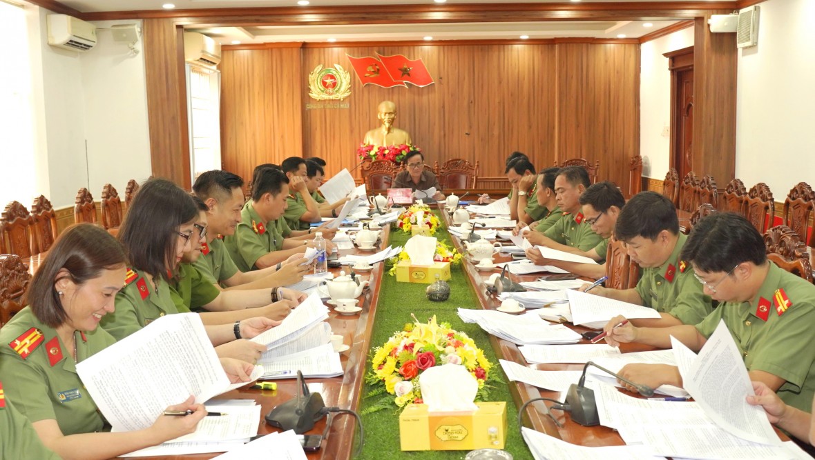 Công an Cà Mau triển khai “nhiệm vụ kép”, sẵn sàng cho ngày bầu cử Công an Cà Mau triển khai “nhiệm vụ kép”, sẵn sàng cho ngày bầu cử