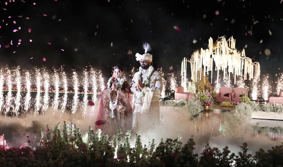 Đám cưới của cặp đôi tỷ phú được tổ chức trang trọng và xa hoa tại Quảng Ninh. Đám cưới của cặp đôi tỷ phú được tổ chức trang trọng và xa hoa tại Quảng Ninh.