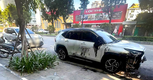 Công an vào cuộc xác minh vụ ô tô cháy sém, xe đỗ phía sau bị xước ở TP Huế