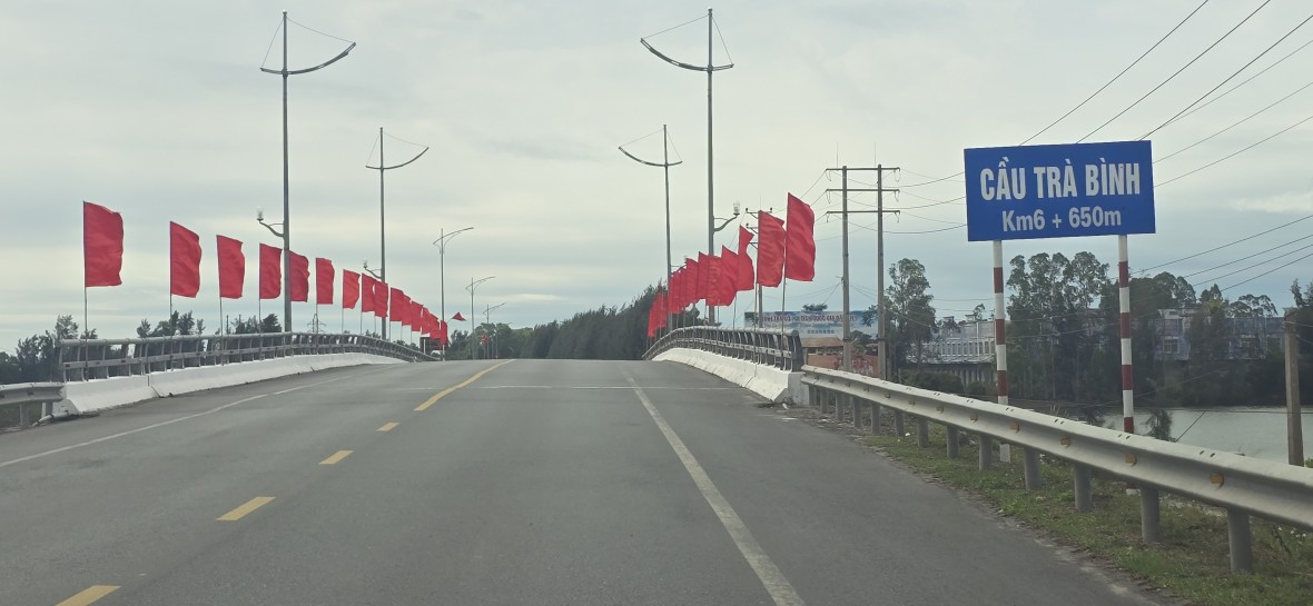 Quảng Ninh rực rỡ cờ hoa hướng về ngày bầu cử