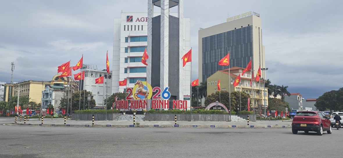 Quảng Ninh rực rỡ cờ hoa hướng về ngày bầu cử