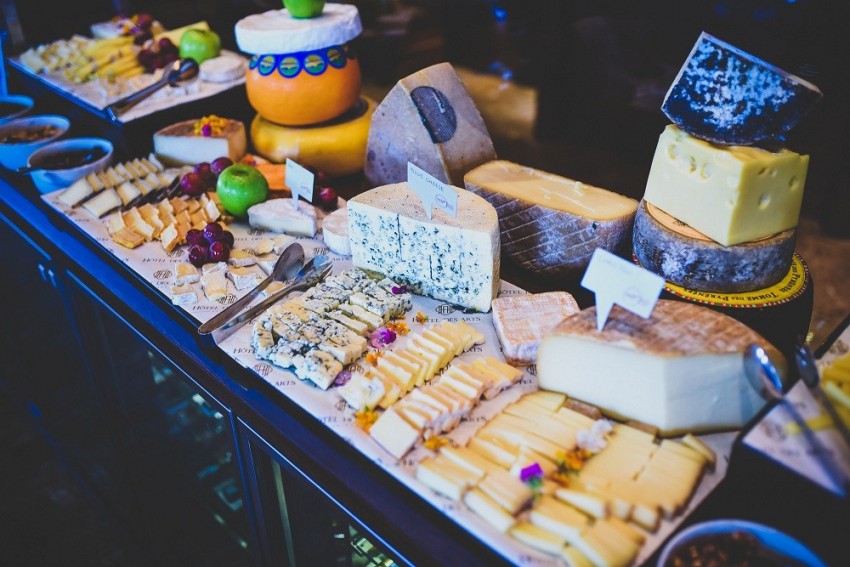 Chén cơm nguội và bàn tiệc triệu đô