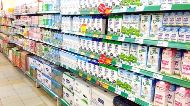 Thị trường sữa tươi Việt Nam: Vinamilk giữ 'ngôi vương' độ phủ, TH True Milk và Cô Gái Hà Lan thắng thế phân khúc ngách