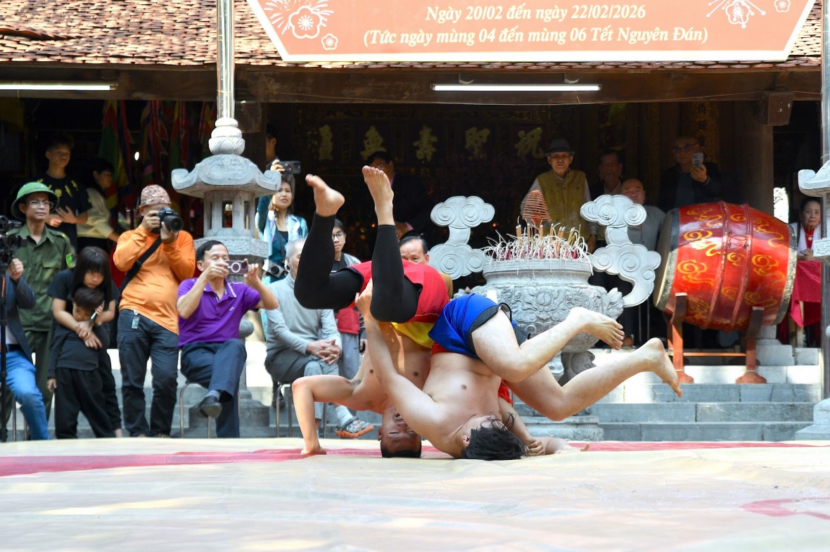 Khai hội vật truyền thống đình Mai Động: Rạng rỡ tinh thần thượng võ đất Thăng Long