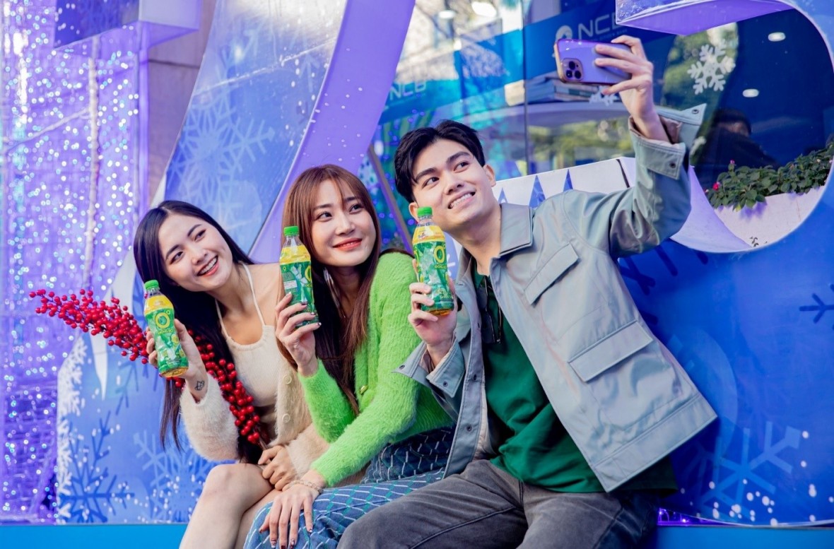 Được làm từ trà xanh thiên nhiên với EGCG, Trà Xanh Không Độ là thức uống yêu thích của người trẻ dịp Tết để giải nhiệt đón xuân, hướng tới một năm mới hạnh phúc hơn. Được làm từ trà xanh thiên nhiên với EGCG, Trà Xanh Không Độ là thức uống yêu thích của người trẻ dịp Tết để giải nhiệt đón xuân, hướng tới một năm mới hạnh phúc hơn.