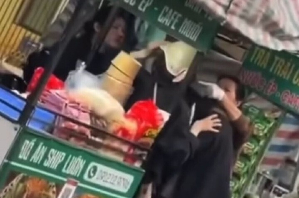 Mâu thuẫn tiền đỗ xe, hai cô gái nhập viện sau khi bị hành hung