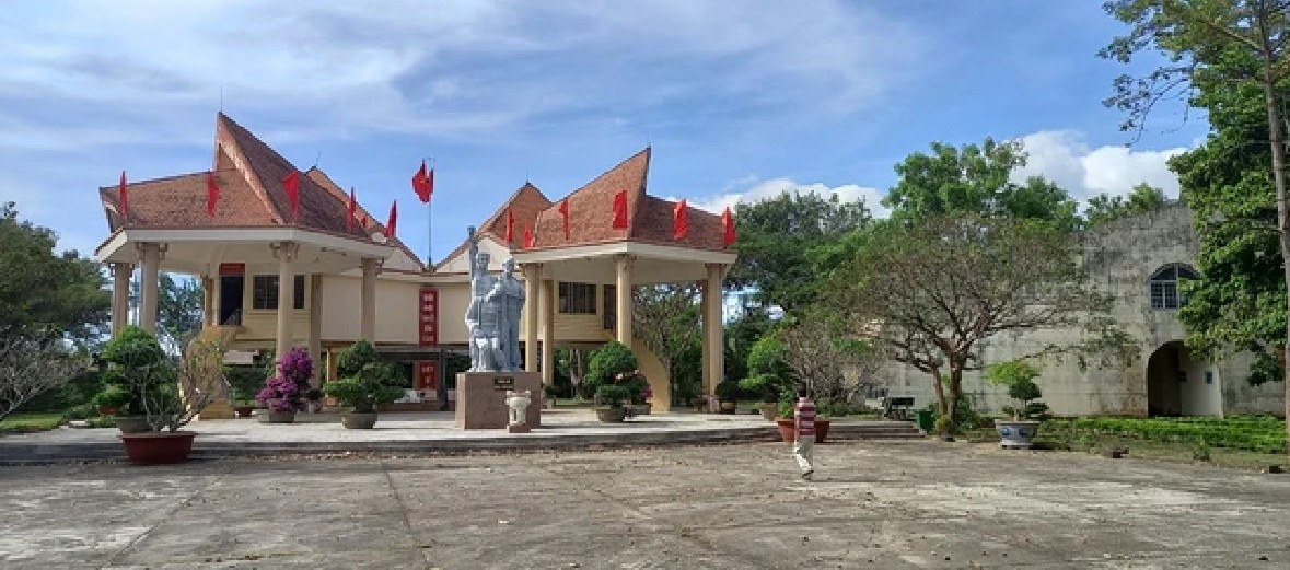 Xếp hạng Di tích quốc gia đặc biệt cho Thổ Hà và Nhà ngục Kon Tum