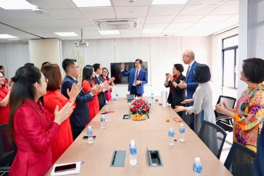 Buổi gặp gỡ thân mật đầu năm. Buổi gặp gỡ thân mật đầu năm.